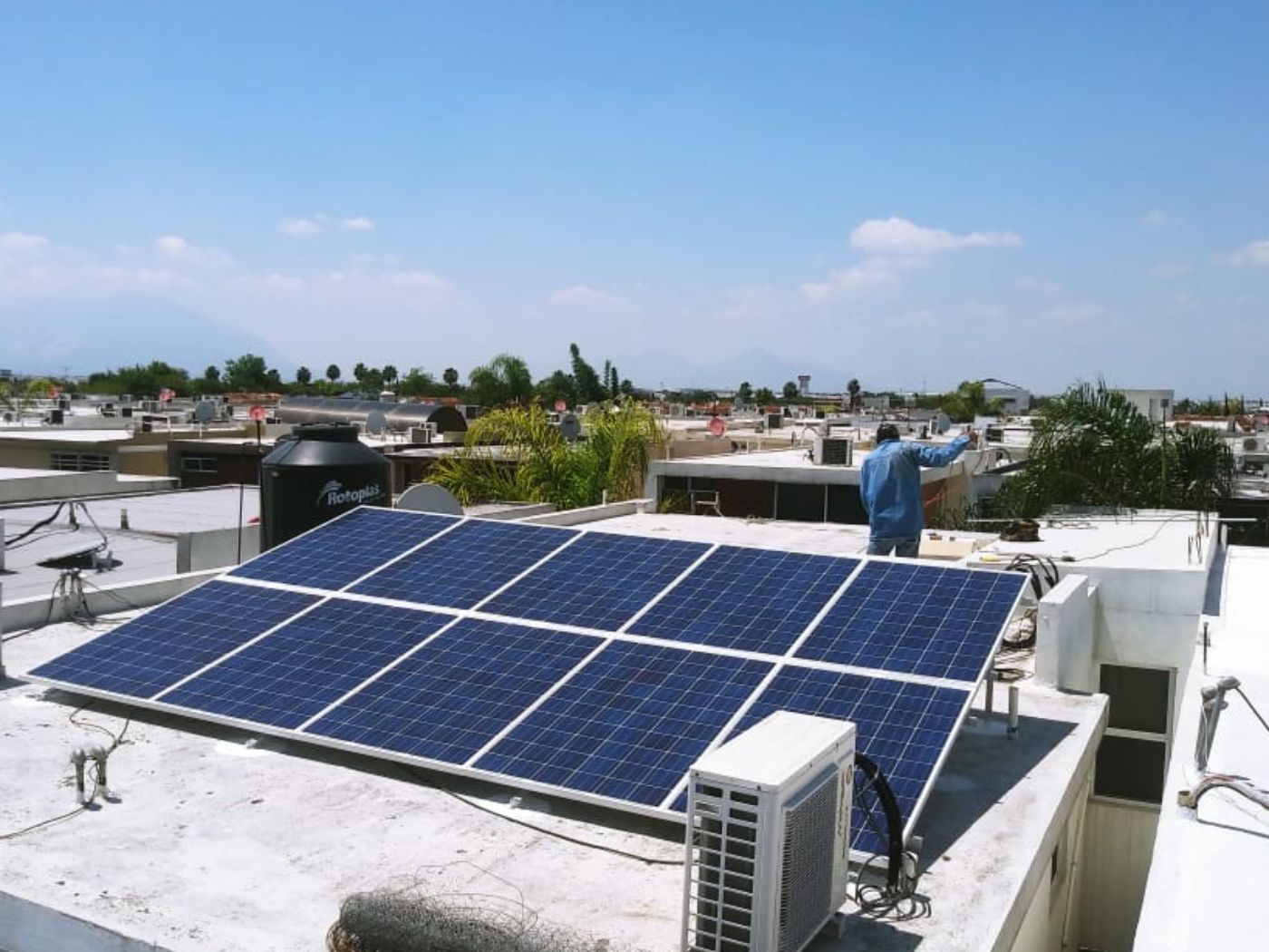 Instalación de paneles solares en casa, caso residencial 2