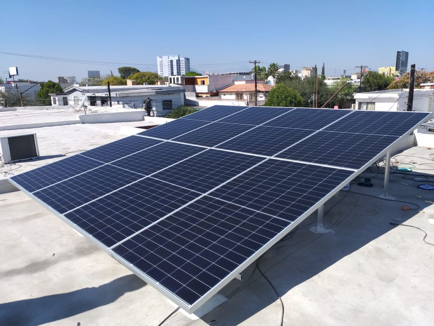 Instalación de paneles solares en casa, caso residencial 3