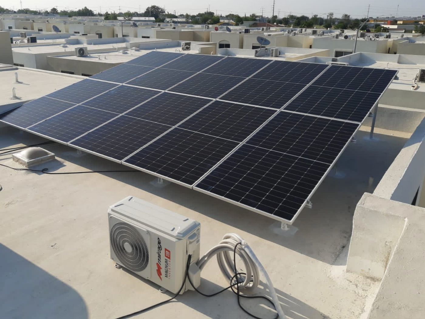 Instalación de 10 paneles solares en una casa